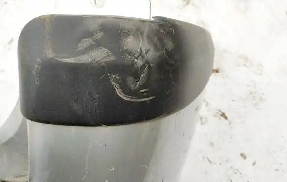 Rear bumper trim bar molding