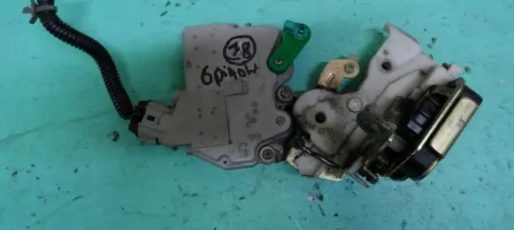 Nissan Terrano Rear door lock