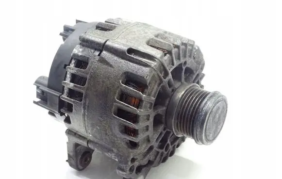 Volkswagen Sharan Generator/alternator 04L903023H