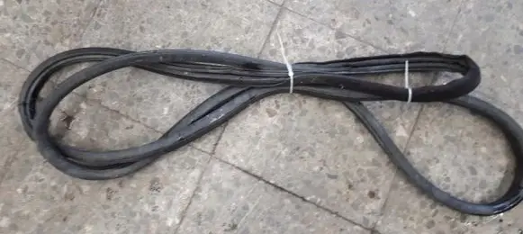 Volvo XC90 Front door rubber seal 