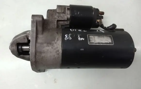 Opel Zafira B Starter motor E180014