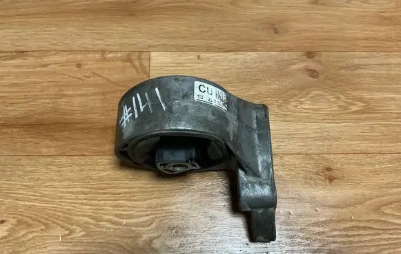 Opel Insignia A Engine mount bracket 13228307