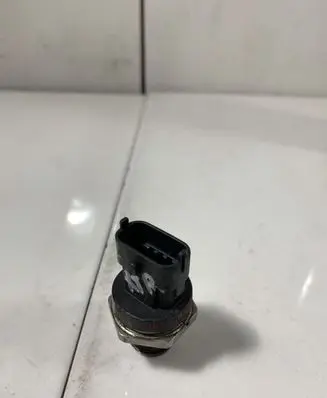 Fuel pressure sensor