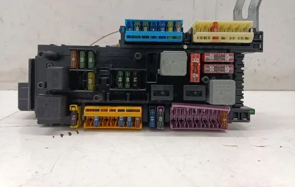 Mercedes-Benz E W212 Fuse module 5DK009620 5DK00962036 2129000204