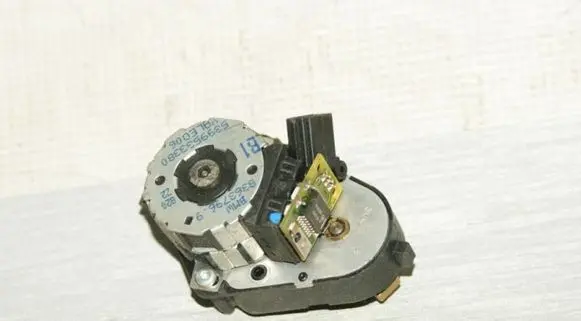 BMW 5 E39 Intake manifold valve actuator/motor 64118363796