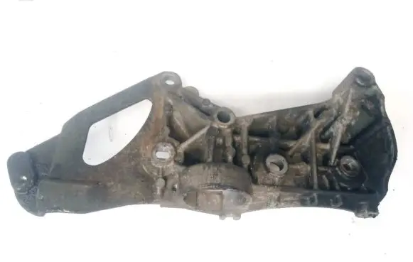 Nissan Almera N16 Engine mounting bracket