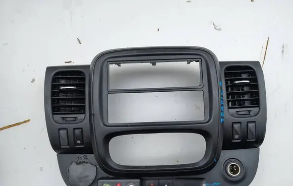 Renault Trafic III (X82) Dashboard center trim panel 682603912R