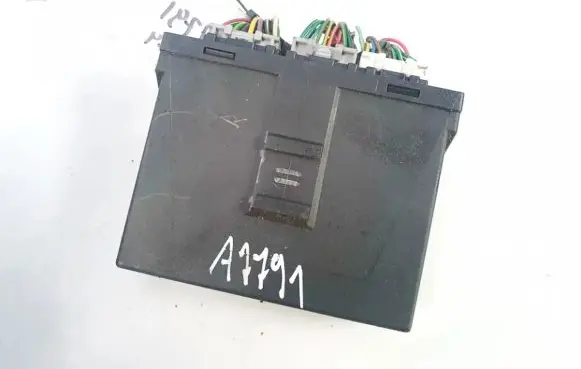 Nissan Primera Comfort/convenience module 28596av3 5wk48127
