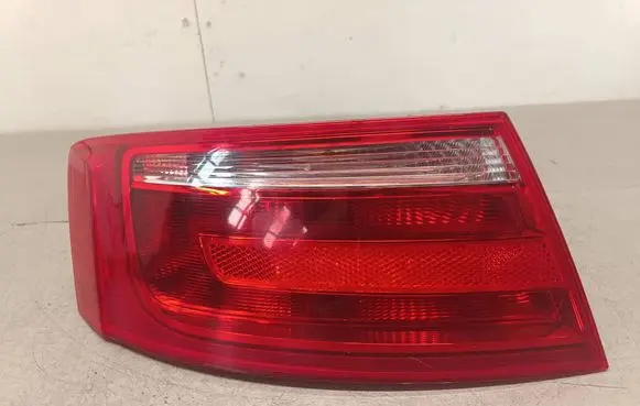 Tailgate rear/tail lights