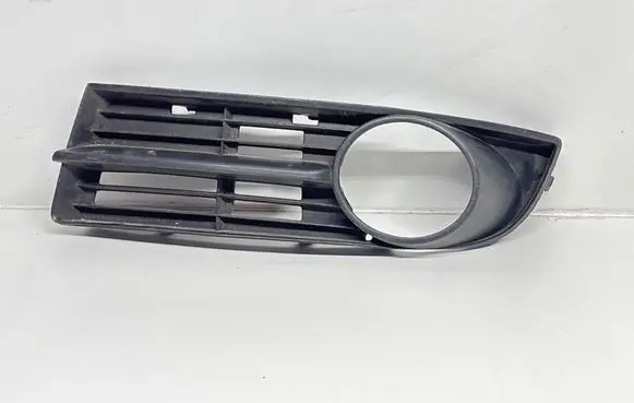 Volkswagen Touran I Front bumper lower grill 1T0853665A