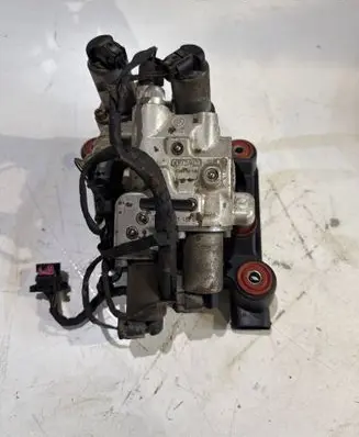 BMW 5 F10 F11 Air suspension compressor 10641010