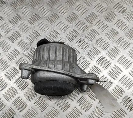 Mercedes-Benz C W205 Engine mount bracket A2052400300