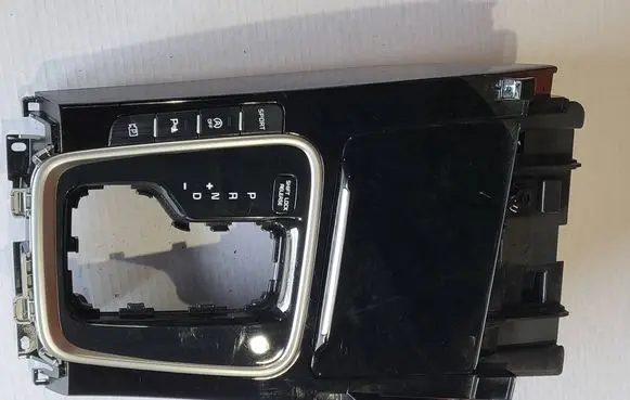 KIA Xceed Gear shifter surround trim plastic 84651J7000 84675JTBA0 84631J7900