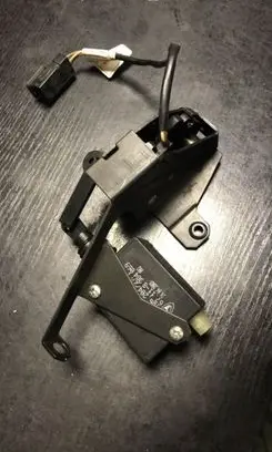 BMW 5 E39 Tailgate window lock/catch/latch 8238469