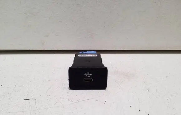 Mercedes-Benz GLB X247 USB socket connector A2478207302