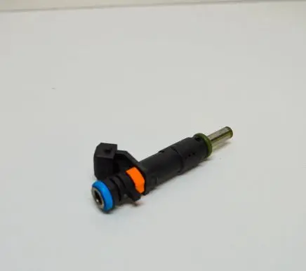 Opel Insignia A Fuel injector 55353806