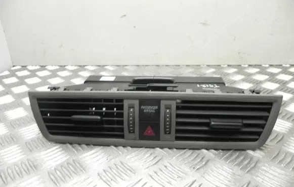 Skoda Rapid (NH) Rear air vent grill 5JA820951 T7121