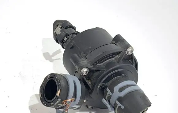 Skoda Scala Oil filter mounting bracket 5Q0965567N