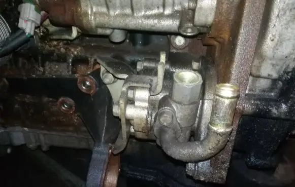 Nissan X-Trail T30 Power steering pump