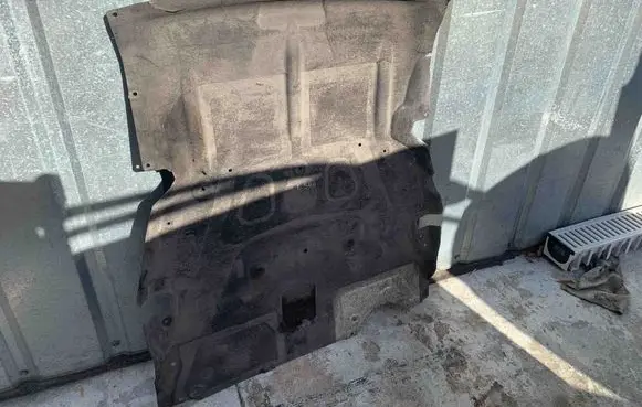 Engine splash shield/under tray