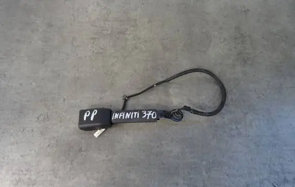 Infiniti FX Front seatbelt buckle