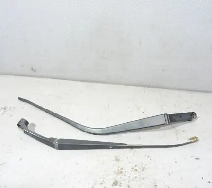Peugeot 4007 Front wiper blade arm
