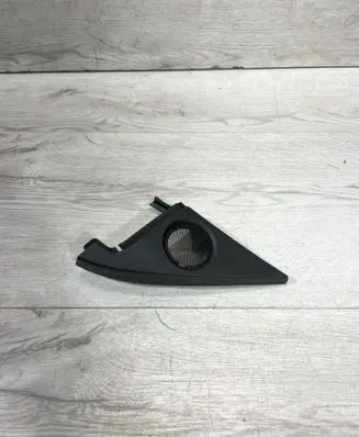 Front door high frequency speaker