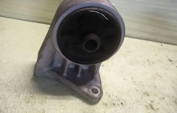 SsangYong Korando Engine mount bracket