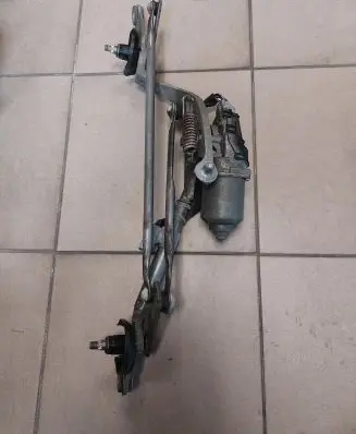 Toyota Auris 150 Front wiper linkage and motor 8511002190