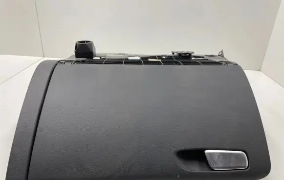 Glove box