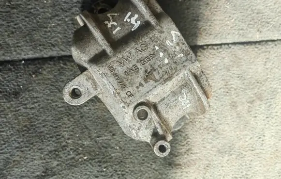 Volkswagen Scirocco Engine mount bracket 1K0199262CF