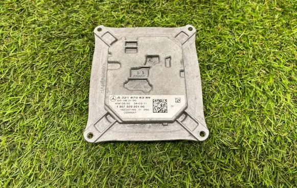 Mercedes-Benz S W221 Headlight ballast module Xenon A2218706389 130732925100 10EEG071493