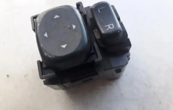 Toyota Avensis T270 Wing mirror switch 183647