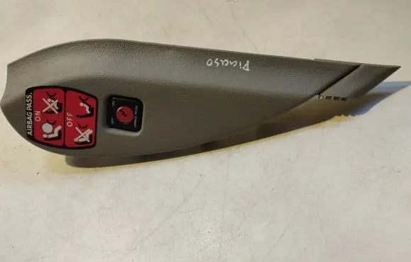 Passenger airbag on/off switch