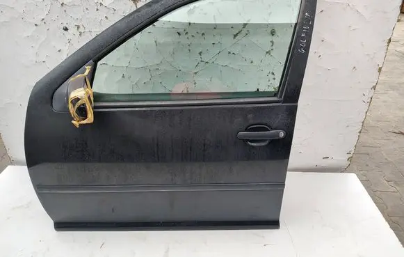 Volkswagen Golf IV Front door