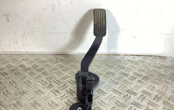Tesla Model S Accelerator throttle pedal 9F836AA 6PV93337017
