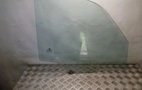 Hyundai Terracan Front door window glass four-door
