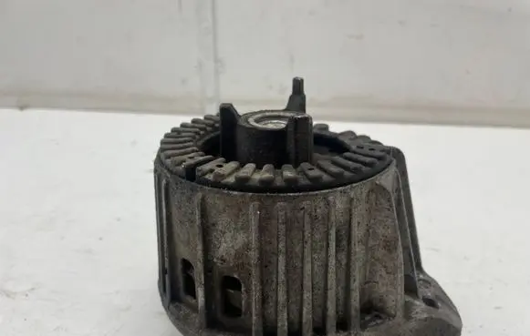 Mercedes-Benz C W204 Engine mount bracket A2122406317