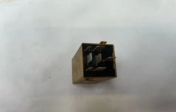 BMW 5 E60 E61 Window control relay 61368384505 V23141B3001X5