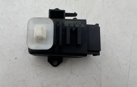 Volkswagen Taigo Seat heating relay 2Q0959772