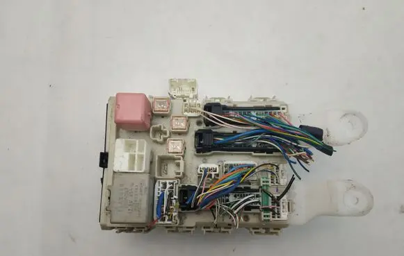Toyota Auris 150 Fuse box set 8273002130A