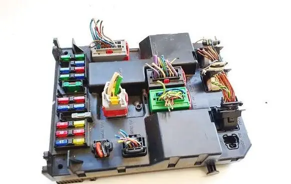 Peugeot 307 Fuse box set 9651196980 9651197680