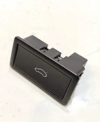 Volkswagen PASSAT B8 Tailgate opening switch 