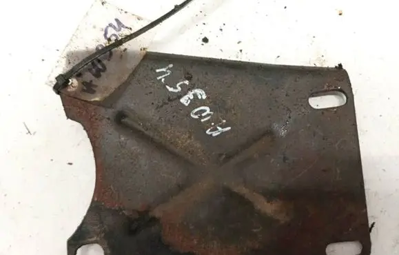 Engine mounting bracket
