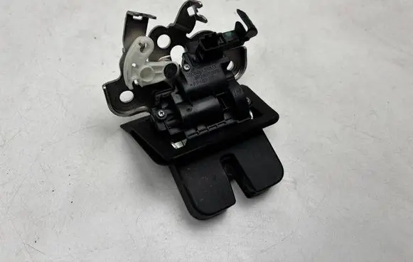 Audi A3 S3 8V Tailgate/trunk/boot lock/catch/latch 8R0827505