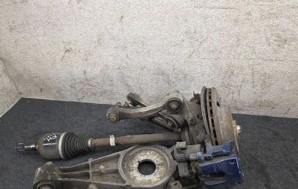 Rear wheel hub spindle/knuckle