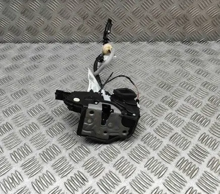 Volkswagen Tayron I Rear door lock 3J0839016A