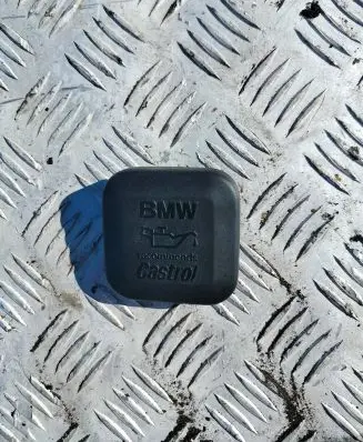 BMW 5 E60 E61 Oil filler cap 7509328