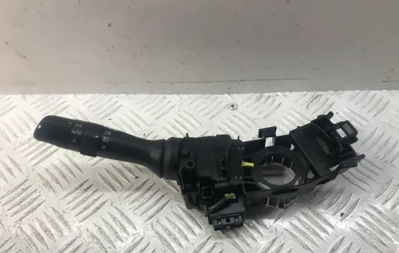 Toyota Avensis T270 Indicator stalk 8414005190 0519017F373
