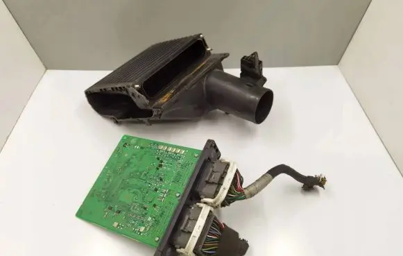 Mazda 2 Engine control unit/module ECU 014140-0705